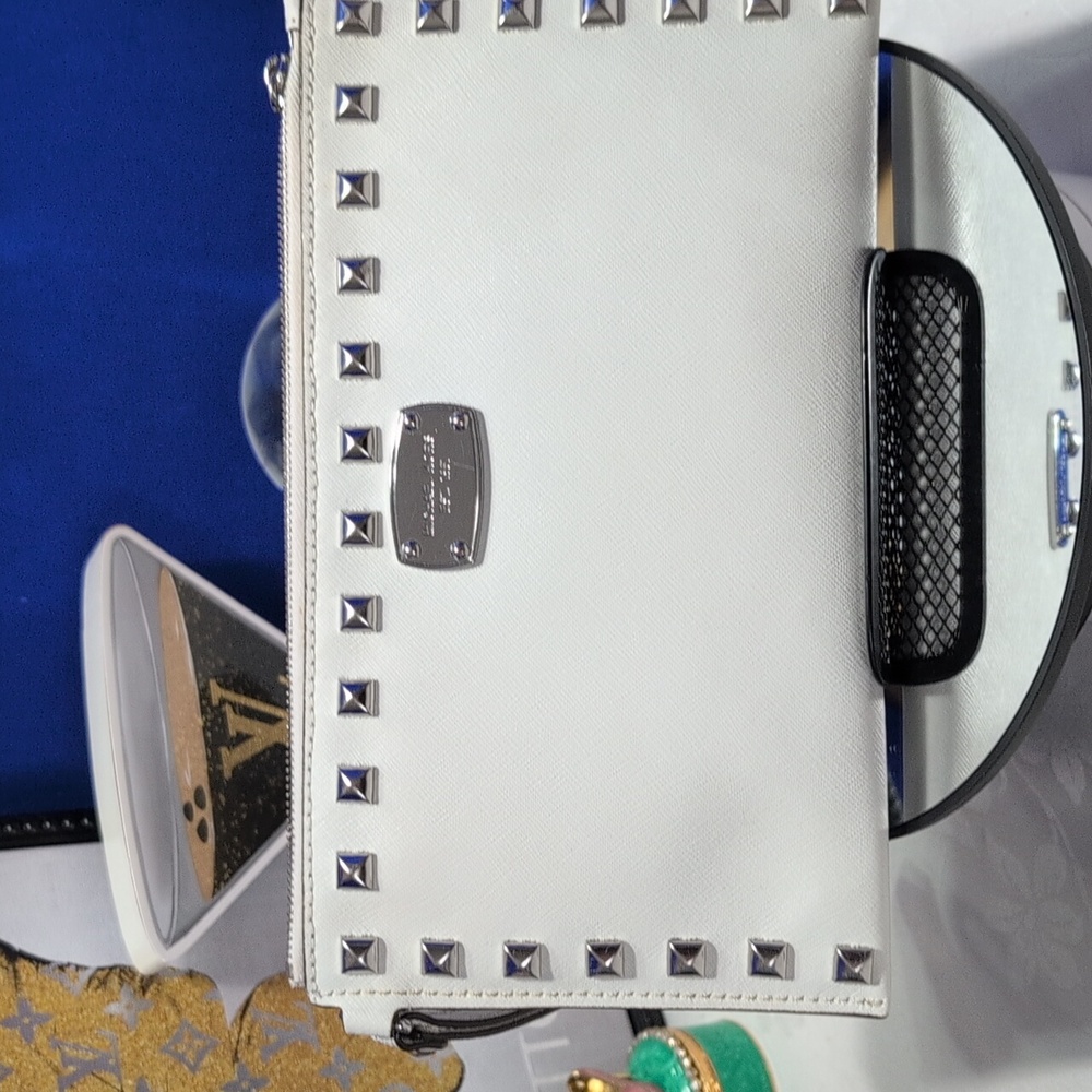 Michael Kors Jst Set Travel XL Clutch/ Wristlet White With Silver Studs🔥